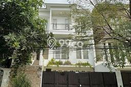 HARGA SPESIAL! Rumah di Tebet, Dekat Pusat Kota, 3 KM, LT 215m² Bangunan 280m² HARGA SPESIAL! Rumah di Tebet, Dekat Pusat Kota, 3 KM, LT 215m² Bangunan 280m²