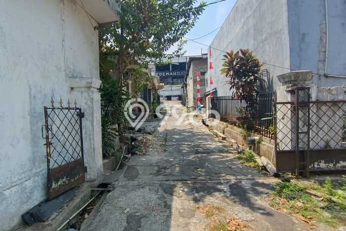 Lahan Kosong Dijual di Tangerang Selatan dengan Area 2200m2 Lahan Kosong Dijual di Tangerang Selatan dengan Area 2200m2