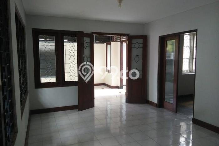 SPECIAL OFFER! Rumah area Raya Darmo, 2 KM, Area Strategis, Luas 382m2m² Bangunan 300m2m² SPECIAL OFFER! Rumah area Raya Darmo, 2 KM, Area Strategis, Luas 382m2m² Bangunan 300m2m²