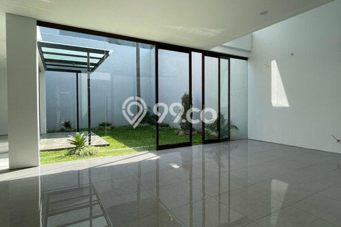 Ready to Use! Luxury House LT 337m2 Desain Modern di Graha Ready to Use! Luxury House LT 337m2 Desain Modern di Graha
