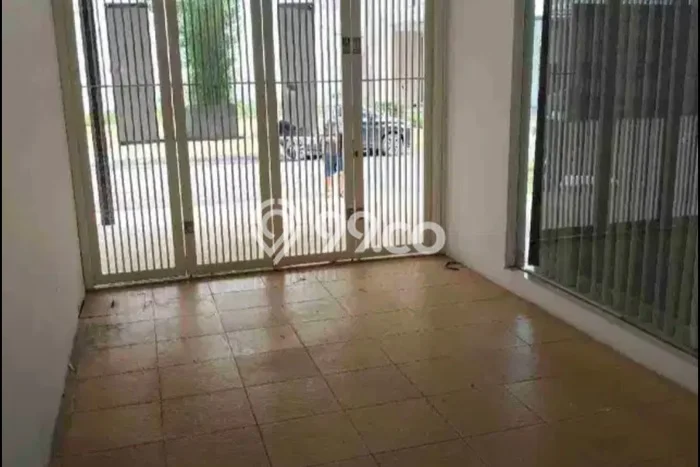 Disewakan! Rumah 4 Kamar Tidur &
4 Kamar Mandi di Pakuwon Indah, Surabaya Disewakan! Rumah 4 Kamar Tidur &
4 Kamar Mandi di Pakuwon Indah, Surabaya