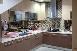 Rumah Terawat di Kelapa Gading, Jakarta Utara, Luas Tanah 102m², LB 200m² Rumah Terawat di Kelapa Gading, Jakarta Utara, Luas Tanah 102m², LB 200m²