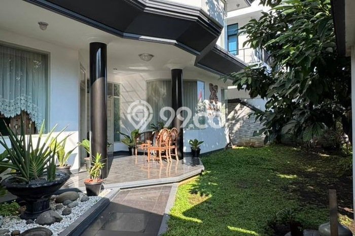 Rumah Elit LB 375m2 Siap Pakai Desain Elegan di Cigadung, Bandung Rumah Elit LB 375m2 Siap Pakai Desain Elegan di Cigadung, Bandung