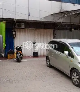 Ruko Disewa di Jakarta Barat dengan LB 300m2 Area Komersial Ramai Ruko Disewa di Jakarta Barat dengan LB 300m2 Area Komersial Ramai