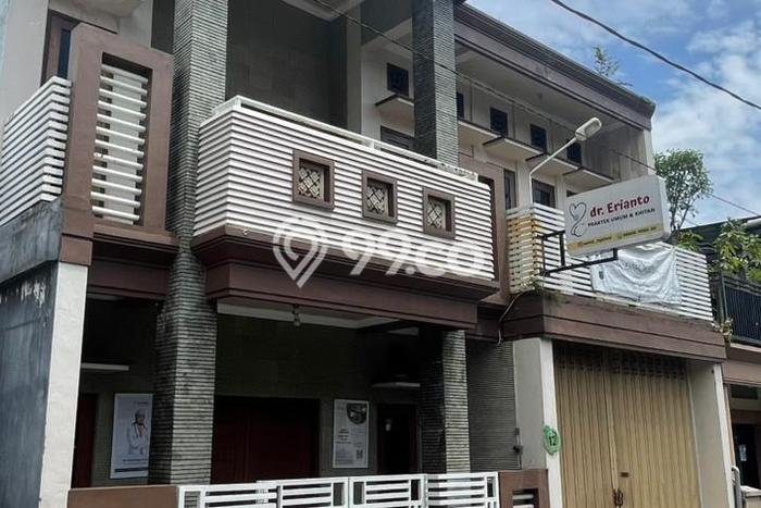 Rumah Strategis Minimalis Lb 235m2 di Batu, Batu Rumah Strategis Minimalis Lb 235m2 di Batu, Batu