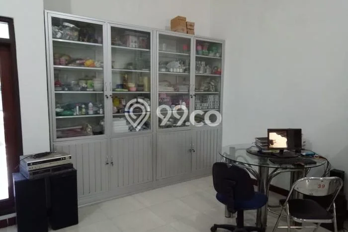 Rumah Luxury Modern Tanpa Renovasi di Kedung Baruk Surabaya Rumah Luxury Modern Tanpa Renovasi di Kedung Baruk Surabaya