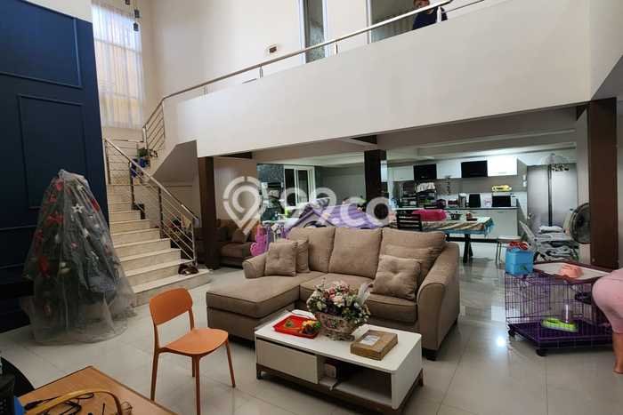Rumah Elit LB 450m2 Siap Huni Desain Elegan di Kendangsari, Surabaya Rumah Elit LB 450m2 Siap Huni Desain Elegan di Kendangsari, Surabaya