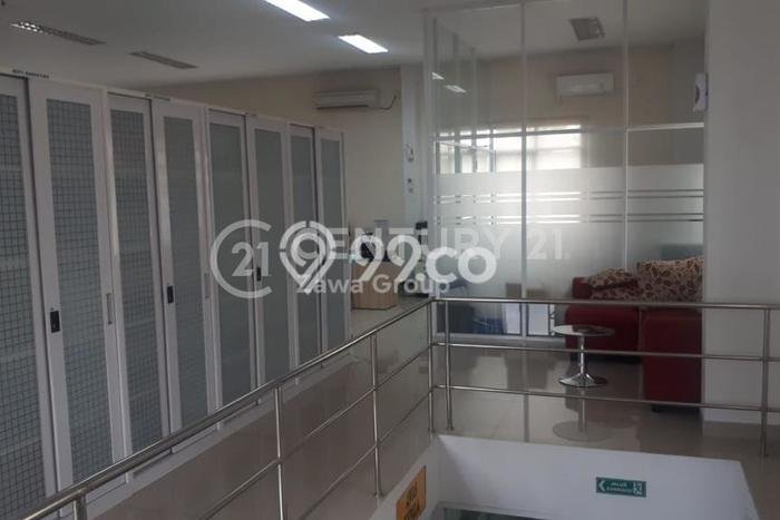Gudang Area Bisnis Kawasan Cikarang, Luas 1400m², Jalan Utama Gudang Area Bisnis Kawasan Cikarang, Luas 1400m², Jalan Utama