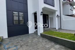 Rumah Bagus di BSD, Tangerang, Luas 240m² Bangunan 306m² HARGA MENARIK! Rumah Bagus di BSD, Tangerang, Luas 240m² Bangunan 306m² HARGA MENARIK!