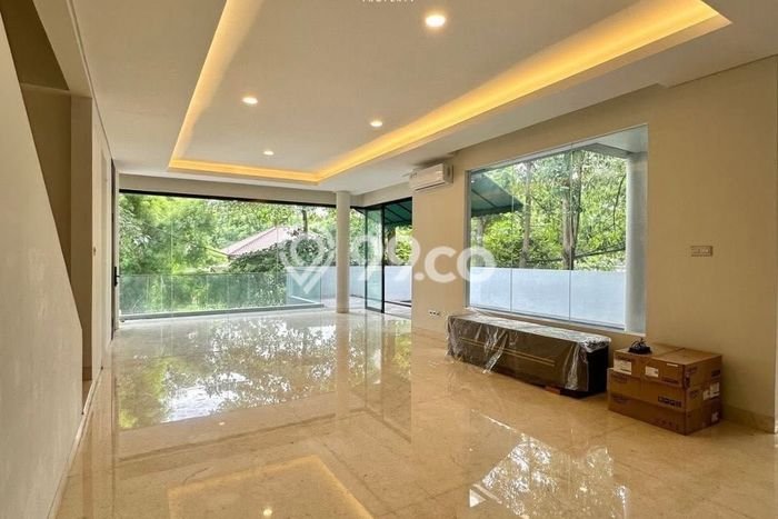 Ready to Use! Premium House LT 236m2 Desain Modern di Kemang Ready to Use! Premium House LT 236m2 Desain Modern di Kemang