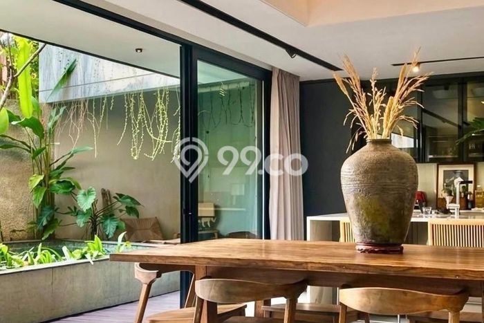 Rumah Mewah LB 489m2 Siap Huni Desain Elegan di Cinere, Jakarta Selatan Rumah Mewah LB 489m2 Siap Huni Desain Elegan di Cinere, Jakarta Selatan