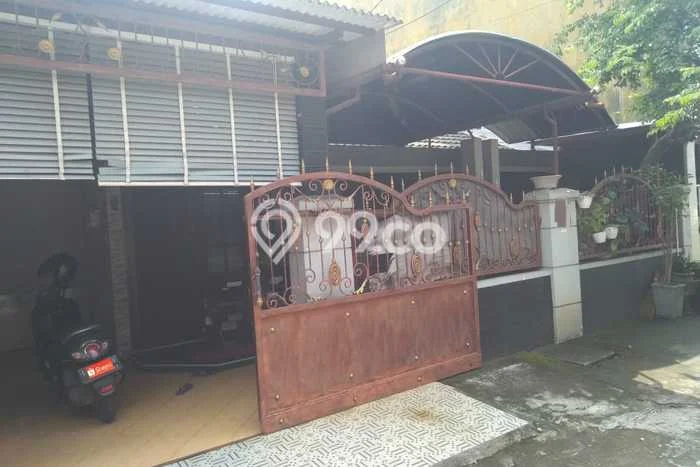 Rumah Strategis Modern Lb 100m2 di Taman, Sidoarjo Rumah Strategis Modern Lb 100m2 di Taman, Sidoarjo