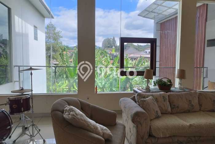 Ready to Use! Luxury House LT 815m2 Desain Modern di Cigadung Ready to Use! Luxury House LT 815m2 Desain Modern di Cigadung