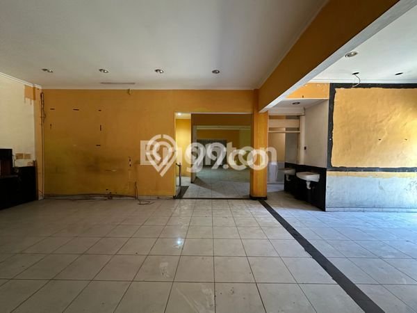 Komersial bagus disewakan di Banjarsari Surakarta dengan LB 700m2 harga sewa terbaik Komersial bagus disewakan di Banjarsari Surakarta dengan LB 700m2 harga sewa terbaik