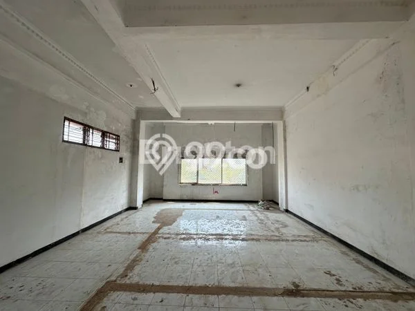 Ruko Disewakan di Kawasan Ramai Pasar Kliwon, Surakarta Ruko Disewakan di Kawasan Ramai Pasar Kliwon, Surakarta