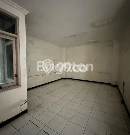 Unit Ruko Disewa Lokasi Pasar Kliwon, Surakarta Spesifikasi Luas Bangunan 90m2 Unit Ruko Disewa Lokasi Pasar Kliwon, Surakarta Spesifikasi Luas Bangunan 90m2
