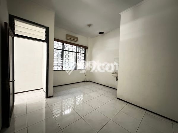Ruko Disewa di Pasar Kliwon, Solo, LT 95m2 / LB 95m2 Ruko Disewa di Pasar Kliwon, Solo, LT 95m2 / LB 95m2