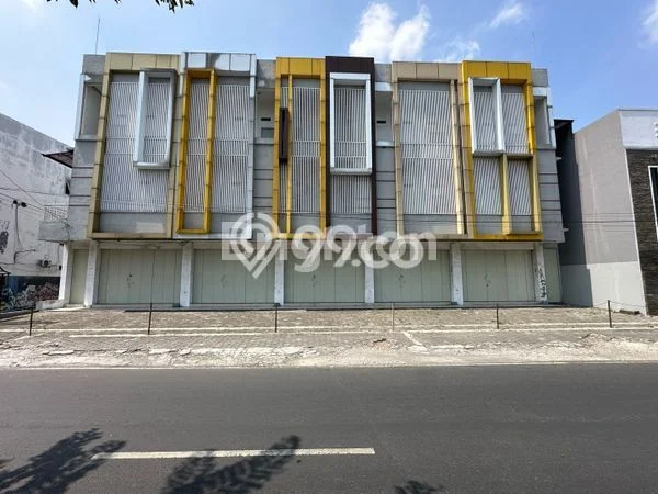 Ruko untuk disewa di Serengan punya LT 550m2 & LB 430m2 harga sewa kompetitif Ruko untuk disewa di Serengan punya LT 550m2 & LB 430m2 harga sewa kompetitif