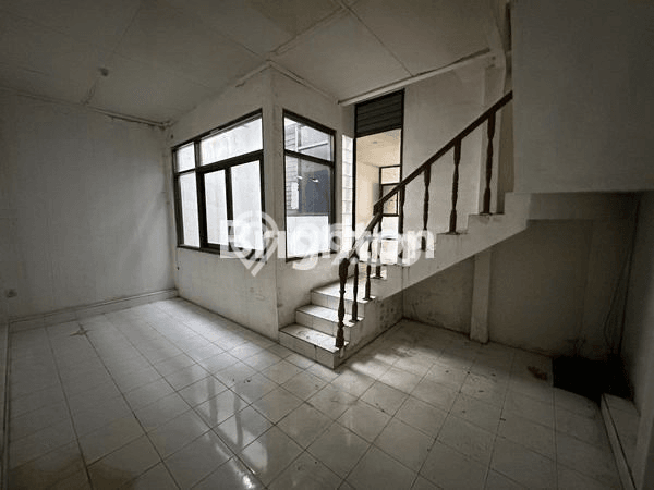 Ruko Disewa di Surakarta dengan LB 300m2 Area Komersial Ramai Ruko Disewa di Surakarta dengan LB 300m2 Area Komersial Ramai