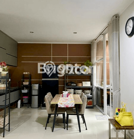 Rumah Lingkungan Nyaman di Laweyan, Surakarta, LT 113m2m² Bangunan 150m2m² Rumah Lingkungan Nyaman di Laweyan, Surakarta, LT 113m2m² Bangunan 150m2m²