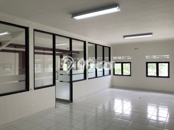 Unit Gudang disewakan di Gatak Sukoharjo dengan LT 2400m2 / LB 1600m2 Unit Gudang disewakan di Gatak Sukoharjo dengan LT 2400m2 / LB 1600m2