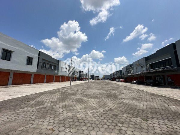 Unit Ruko Paling Strategis di Colomadu Karanganyar dengan LB 150m2 Unit Ruko Paling Strategis di Colomadu Karanganyar dengan LB 150m2