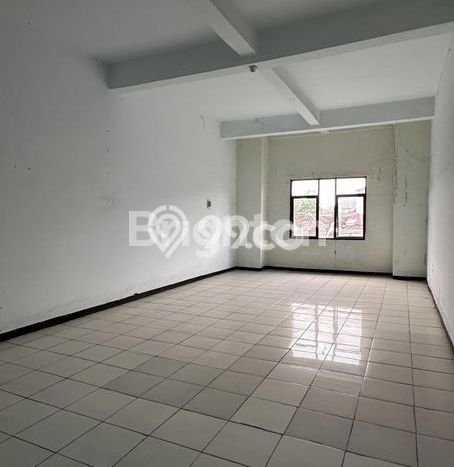 Unit Ruko Paling Strategis di Solo Baru Solo dengan LB 210m2 Unit Ruko Paling Strategis di Solo Baru Solo dengan LB 210m2