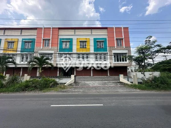Ruko untuk Disewa di Pusat Surakarta Luas Bangunan 235m2 Ruko untuk Disewa di Pusat Surakarta Luas Bangunan 235m2