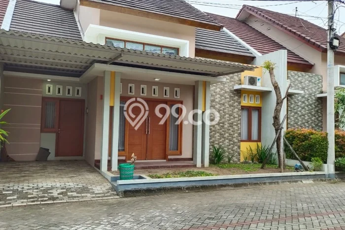 Rumah Luas Asri 3 KT Siap Pakai di Solo Baru Surakarta Rumah Luas Asri 3 KT Siap Pakai di Solo Baru Surakarta