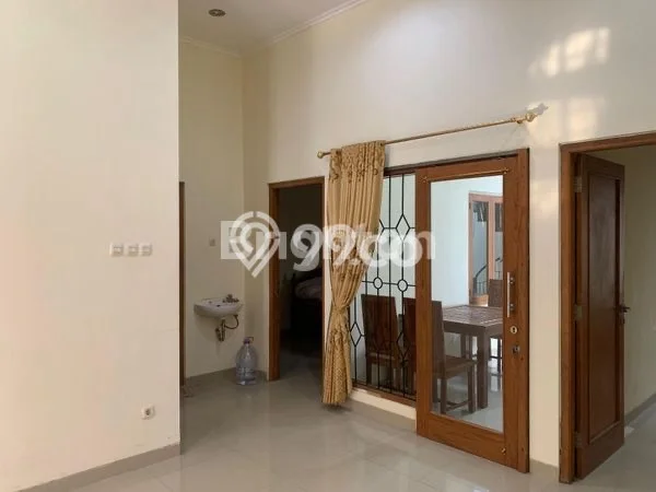 Rumah Cantik Siap Pakai Di Laweyan Luas 90m2 Lokasi Strategis Rumah Cantik Siap Pakai Di Laweyan Luas 90m2 Lokasi Strategis