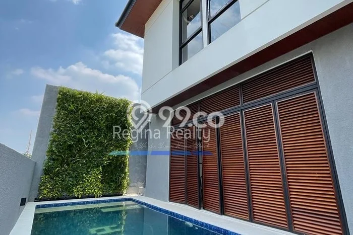 Hunian Modern Disewakan di Pondok Indah Jakarta Selatan 4 KT & 4 KM Hunian Modern Disewakan di Pondok Indah Jakarta Selatan 4 KT & 4 KM