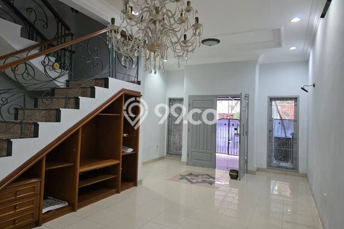 Disewakan! Rumah 4 Kamar Tidur &
3 Kamar Mandi di Gajah Mada, Jakarta Pusat Disewakan! Rumah 4 Kamar Tidur &
3 Kamar Mandi di Gajah Mada, Jakarta Pusat