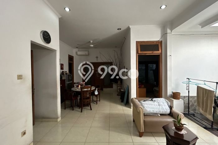 Rumah Elit LB 160m2 Siap Pakai Desain Elegan di Tomang, Jakarta Barat Rumah Elit LB 160m2 Siap Pakai Desain Elegan di Tomang, Jakarta Barat