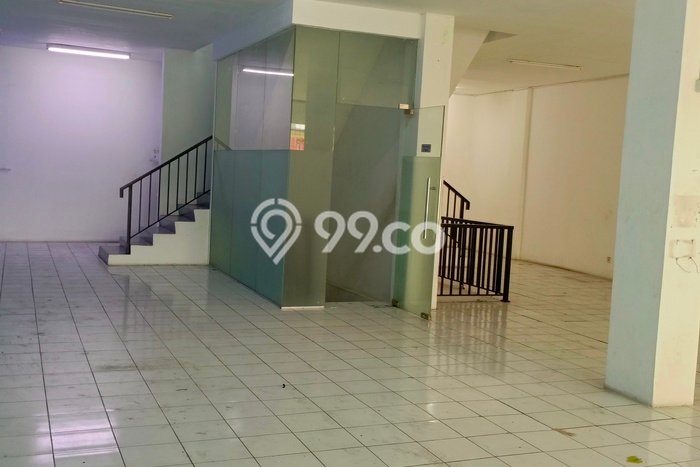 Ruko Disewa di Jakarta Selatan dengan LB 600m2 Area Komersial Ramai Ruko Disewa di Jakarta Selatan dengan LB 600m2 Area Komersial Ramai