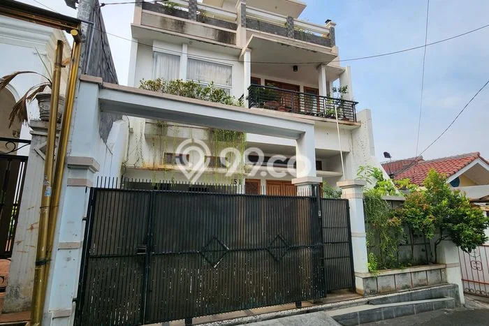 Dijual Rumah Premium dengan Fasilitas Sekitar Lengkap di Kebon Jeruk, Jakarta Barat Dijual Rumah Premium dengan Fasilitas Sekitar Lengkap di Kebon Jeruk, Jakarta Barat