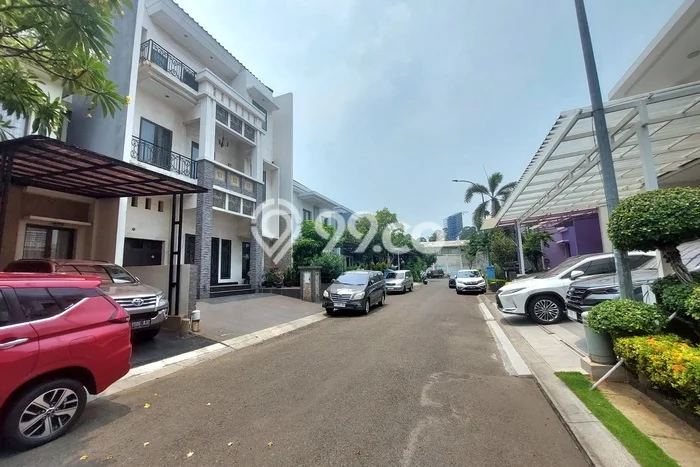 Ready to Use! Premium House LT 220m2 Desain Modern di Teluk Gong Ready to Use! Premium House LT 220m2 Desain Modern di Teluk Gong
