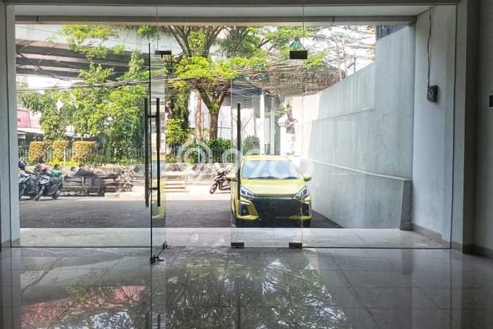 Ruko Area Bisnis di Ciputat, Luas 453m², Siap Usaha Ruko Area Bisnis di Ciputat, Luas 453m², Siap Usaha