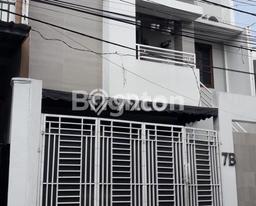 Jual Rumah Bagus Siap Huni LB 225m2 di Kebon Jeruk, Jakarta Barat Jual Rumah Bagus Siap Huni LB 225m2 di Kebon Jeruk, Jakarta Barat