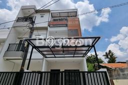 SIAP HUNI! Rumah Asri di Tomang, LT 68m² Bangunan 100m² SIAP HUNI! Rumah Asri di Tomang, LT 68m² Bangunan 100m²