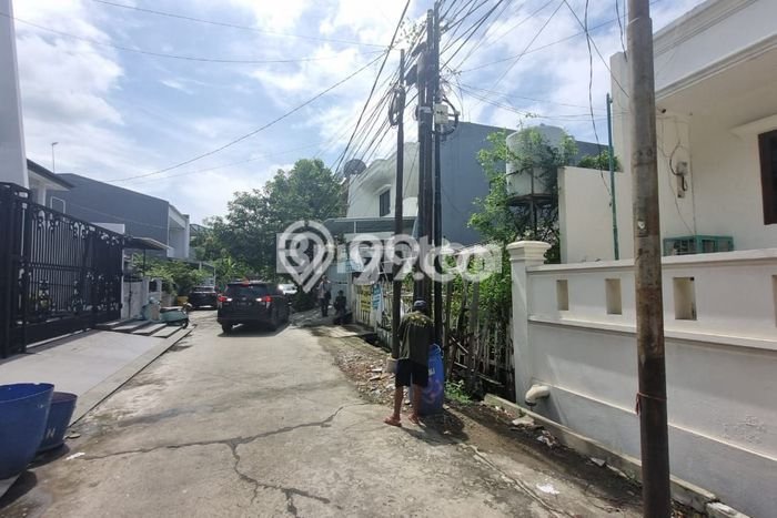 For Sale! Luxury House LT 200m2 Desain Modern di Pluit For Sale! Luxury House LT 200m2 Desain Modern di Pluit