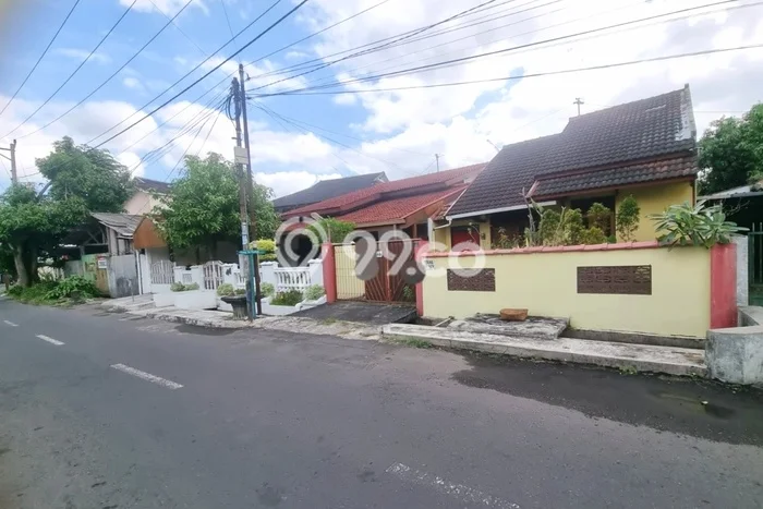 Dijual Kost Strategis di Umbulharjo, Yogyakarta 15 KT, 4 KM, Luas Bangunan 350m2 Dijual Kost Strategis di Umbulharjo, Yogyakarta 15 KT, 4 KM, Luas Bangunan 350m2