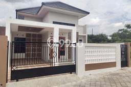 Rumah Modern 3 KT di Sleman Yogyakarta Unfurnished Rumah Modern 3 KT di Sleman Yogyakarta Unfurnished