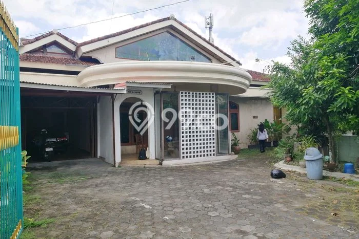 Disewakan Kantor di Kawasan Ramai Sleman Luas 900m2 Disewakan Kantor di Kawasan Ramai Sleman Luas 900m2