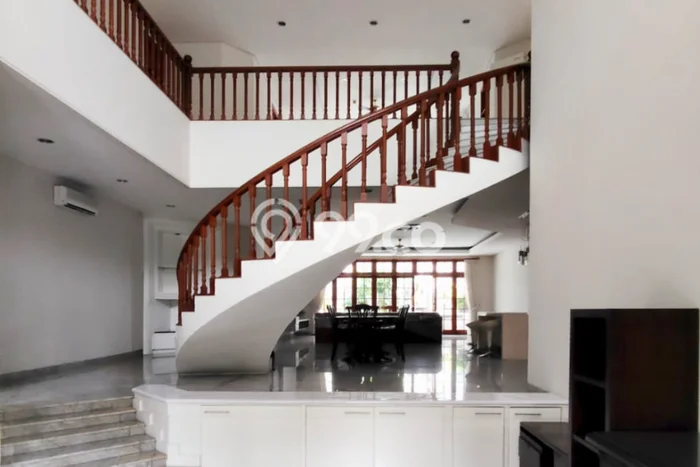 Rumah Bagus Disewakan di Pondok Indah, Jakarta Selatan LT 600m2, LB 800m2 Rumah Bagus Disewakan di Pondok Indah, Jakarta Selatan LT 600m2, LB 800m2
