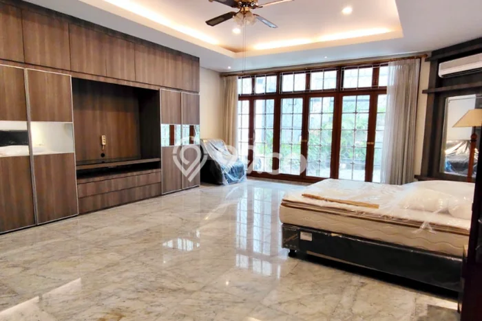 Rumah Bagus Disewakan di Pondok Indah, Jakarta Selatan LT 600m2, LB 800m2 Rumah Bagus Disewakan di Pondok Indah, Jakarta Selatan LT 600m2, LB 800m2