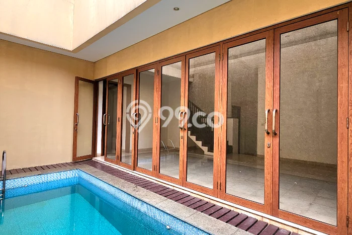 Ready to Use! Luxury House LT 260m2 Desain Elegan di Kemang Ready to Use! Luxury House LT 260m2 Desain Elegan di Kemang