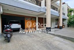 Hunian Kondisi Baik Disewakan di Pondok Indah, Jakarta Selatan LT 410m2, LB 500m2 Hunian Kondisi Baik Disewakan di Pondok Indah, Jakarta Selatan LT 410m2, LB 500m2
