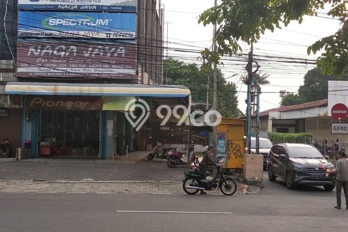 Area Ramai! Ruko Dijual di Kebayoran Lama untuk Bisnis Luas Bangunan 276m2 Area Ramai! Ruko Dijual di Kebayoran Lama untuk Bisnis Luas Bangunan 276m2