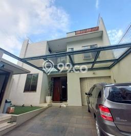 Rumah Elit Modern Tanpa Renovasi di Pondok Indah Jakarta Selatan Rumah Elit Modern Tanpa Renovasi di Pondok Indah Jakarta Selatan