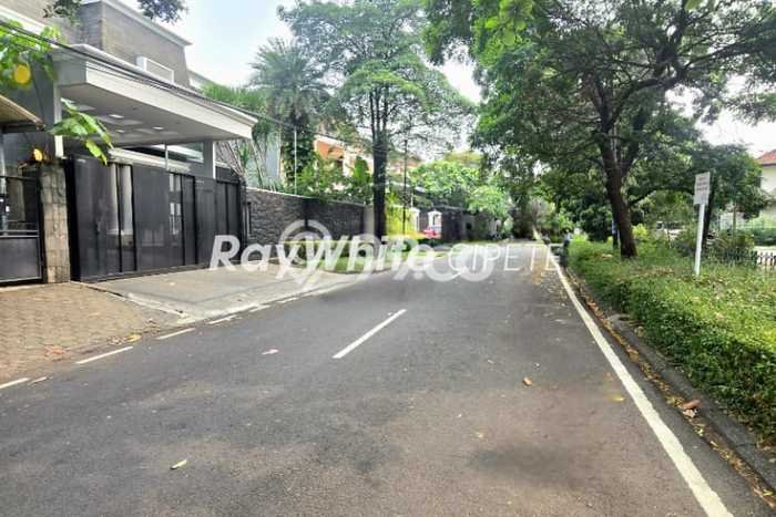Dijual Rumah Luas Elegan Dengan View Eksklusif di Pondok Indah, Jakarta Selatan Dijual Rumah Luas Elegan Dengan View Eksklusif di Pondok Indah, Jakarta Selatan